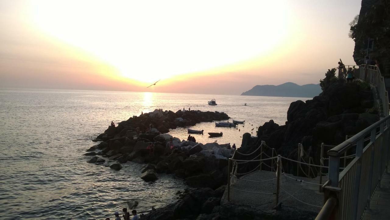 Affittacamere Fiorella Riomaggiore Exterior foto
